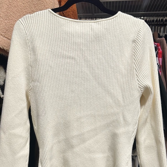 Abercrombie & Fitch Long-Sleeve Sweetheart Sweater Bodysuit - Picture 4 of 5